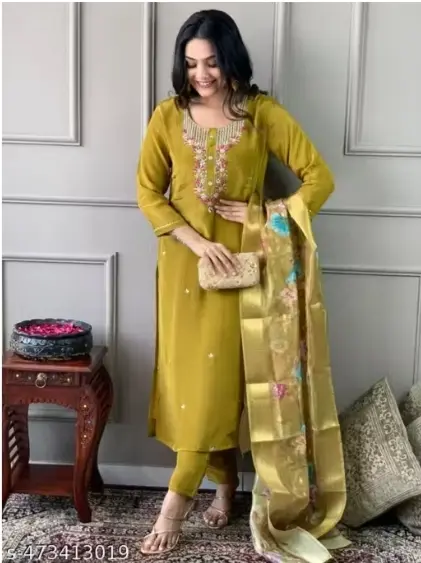 Women New Embroidered Kurta set